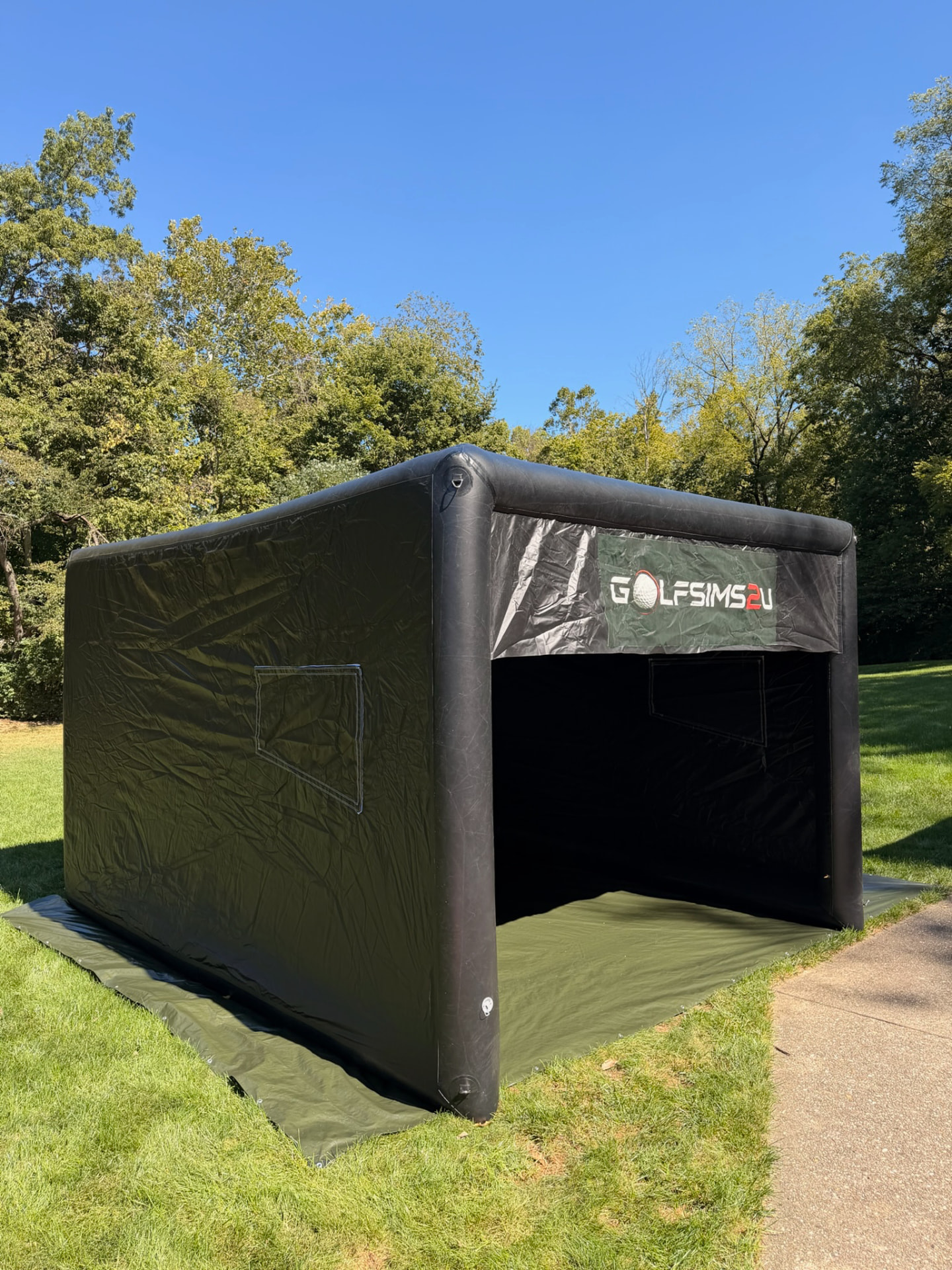 Inflatable golf simulator set up