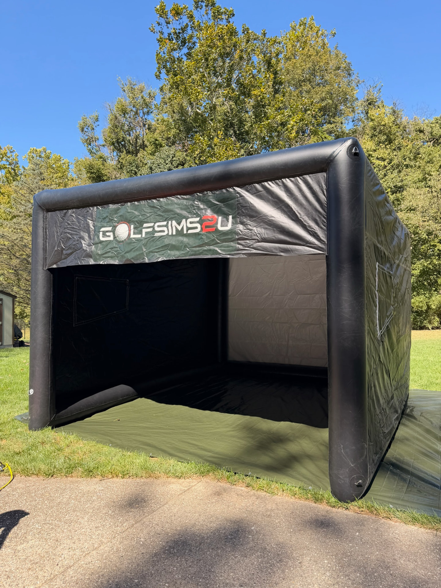 Inflatable golf simulator